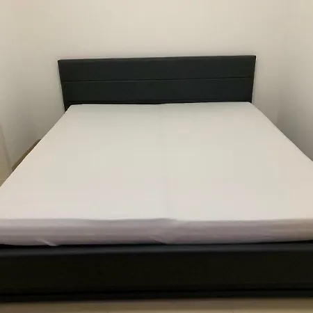 City Near Dusseldorf Airport Apartment *