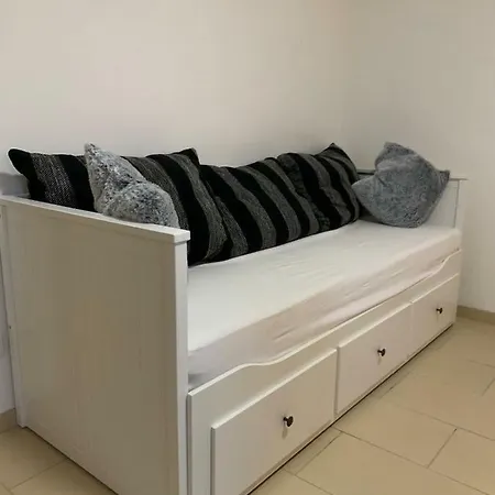 City Near Dusseldorf Airport Apartment *