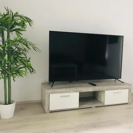 City Near Dusseldorf Airport Apartment *
