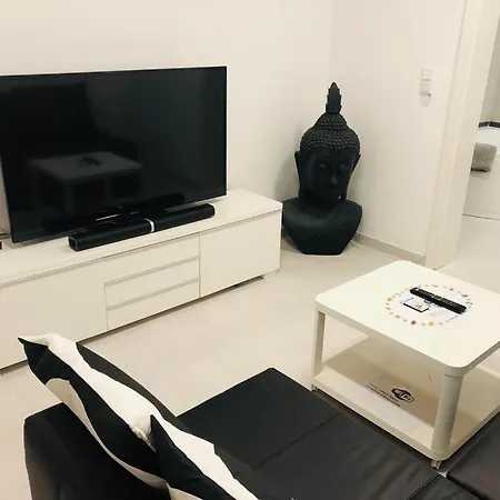 City Near Dusseldorf Airport Apartment *