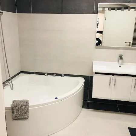 City Near Dusseldorf Airport Apartment *