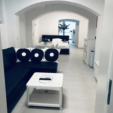 City Near Dusseldorf Airport Apartment *